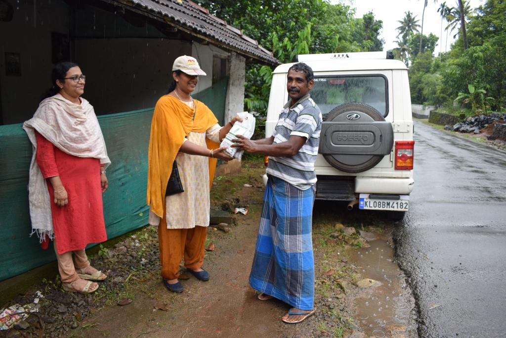 Inputs Distribution as a part of FLDFoliar application of Trichoderma for integrated managment of Cercospora leaf spot of Bhindi at Pariyaram dated 22.07.2019