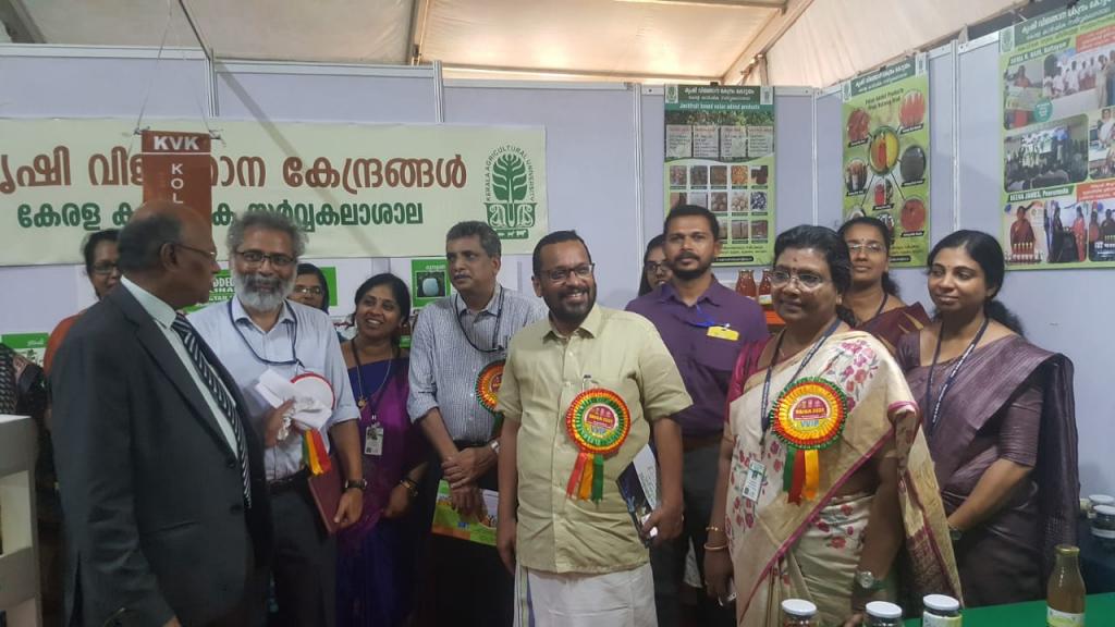 Visit by honourable MLA, VC, DR and DE to the exhibition stall
